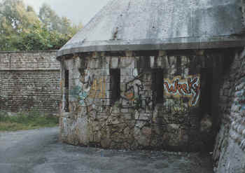 GRAFFITI A PORTA FURA (clicca per ingrandire 126 - KB)
